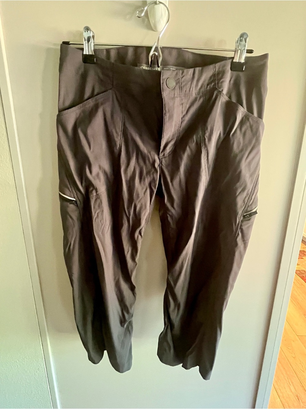 Icebreaker Merino Size 27, Dark Gray Cropped Performance Pants